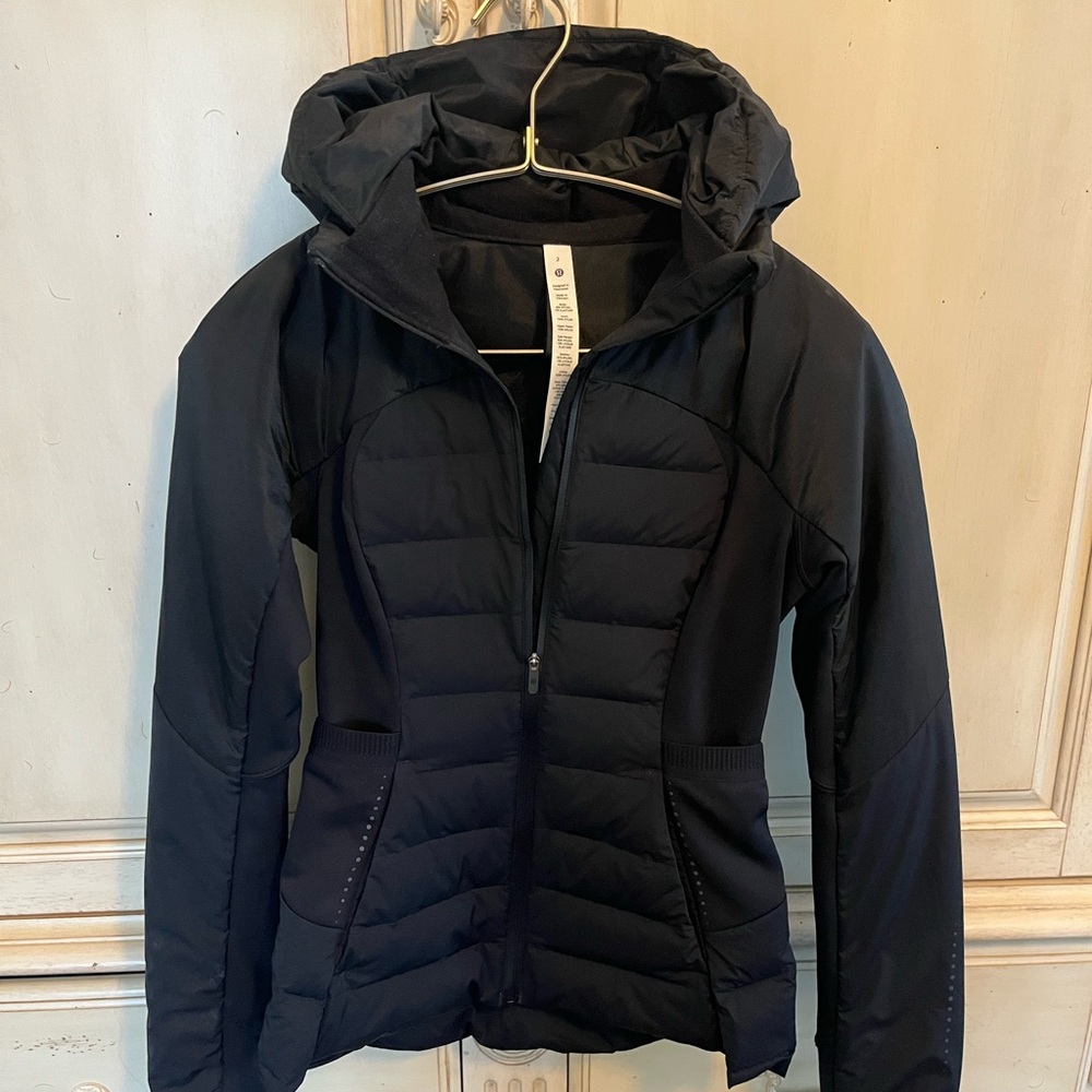Lululemon Down For It All jacket. Black. Size 2.
